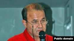 منصور اسانلو در سال ۱۳۸۵ به اتهام تبليغ عليه نظام و اقدام عليه امنيت ملى پنج سال زندان محكوم شد.