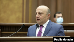 Armenia - Opposition deputy Artur Sargsian speaks during a session of the National Assembly.