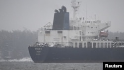 Судно Eagle S (на фото), що йшло з російського порту Усть-Луга до Єгипту з вантажем палива, підозрюється в навмисному пошкодженні ліній зв’язку між Естонією та Фінляндією