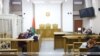 Засакрэчаныя прысуды, запалоханыя адвакаты. Як у Беларусі праходзяць суды над тымі, хто пасьпеў зьехаць за мяжу