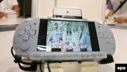 به گفته سخنگوی سونی، اين شرکت طی پنج سال اخير در مجموع حدود ۵۲۰ ميليارد ين ضرر کرده است.