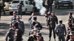 Ескалація конфлікту у Єревані: масові сутички між протестувальниками і силовиками (відео)