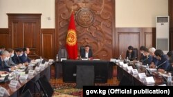Дом правительства, Бишкек, 12 октября 2020 г. Фото опубликовано на официальном сайте правительства gov.kg.