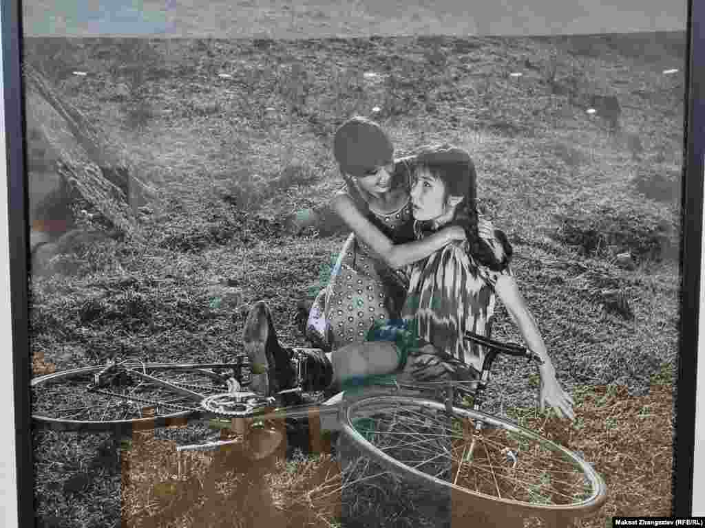 Клара Юсупжанова тартылган тасмалар жана ал өзү жараткан фильмдери кыргыз киносунун алтын фондуна кирген. Бул эмгектер Кыргызстандын маданий мурасына кошкон олутуу салым бойдон сакталып келет. (Сүрөт кинорежиссерлор Бекеш Абдылдаев менен Леонид Гуревичтин Камбаралы Бобуловдун &quot;Түштүк кызы&quot; чыгармасынын негизинде тартылган &quot;Самая послушная&quot; тасмасынан)