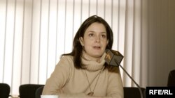 "Чегара билмас мухбирлар" ташкилотининг Марказий Осиë бўйича таҳлилчиси Элза Видал Озодлик радиосида.2008 йил