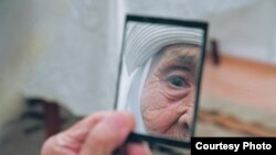 Кампирнинг дарди ғозада¸ деган эски матал ҳам пардоз-андознинг асрлар давомида ўзбек аëлларига ҳам хослигини исботлайди.