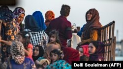 با شروع حملات نظامی ترکیه بسیاری از غیرنظامیان مجبور به فرار شده‌اند. 