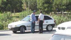 Türkmenistanda ‘düzgün bozan’ sürüjileriň jerimesi agraldylýar