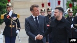 Володимир Зеленський і Емманюель Макрон під час зустрічі в Парижі, 3 вересня 2025 року
