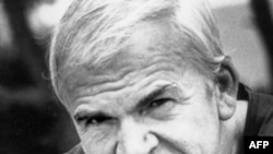 مدير کل آژانس هنرمندان چک، گفت: ميلان کوندرا توقع يک «معذرت خواهی ويژه» از سوی هفته نامه « رسپکت» را دارد.(عکس:AFP)