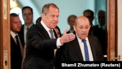 Министр иностранных дел России Сергей Лавров (слева) и министр иностранных дел Франции  Жан-Ив Ле Дриан (архив)