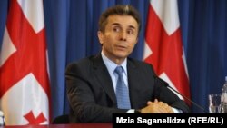 Негласный лидер партии власти Бидзина Иванишвили, не дожидаясь официального утверждения в должности, начал реорганизацию