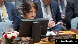 رزماری دیکارلو خواستار آزادی فوری تمامی زندانیان در سوریه شده است.