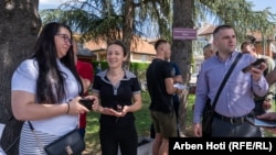 Mirjana Vasiq, e dyta nga e majta.