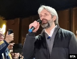 Gradonačelnik Varne Blagomir Kocev s demonstrantima 1. decembra 2025.