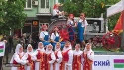 У Донецьку відсвяткували річницю так званого «референдуму»