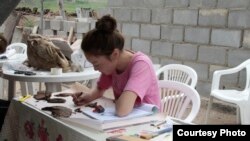 Кан-Дөбөдөгү археологиялык табылгаларды изилдөө учуру.