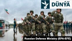 Rus esgerleri 2021-nji ýylyň sentýabr aýynda geçirilen "Zapad-2021" rus-belarus harby türgenleşik dabarasynda ýöriş edýärler.