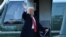 Дональд Трамп, не чекаючи на інавгурацію свого наступника Джо Байдена, від’їжджає із Білого дому, 20 січня 2020 року