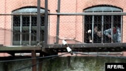 К голодающим сегодня прибыли министр юстиции, прокурор по надзору за исполнением наказания: переговоры длились два часа, однако закончились безрезультатно