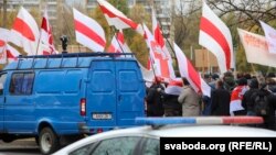 Ілюстрацыйнае фота. Міліцыя суправаджае ўдзельнікаў шэсьця і мітынгу на «Дзяды» ў Менску, 2018 год 