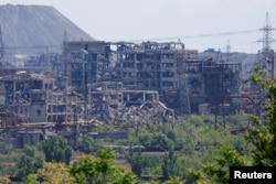 «Азовсталь» рівно через два роки після захоплення Маріуполя російськими військами: завод лежить в руїнах. Станом на зараз ситуація не змінилась, зважаючи на заяви як місцевих жителів, так і окупантів