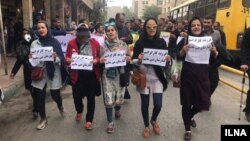 به گزارش اتحادیه آزاد کارگران ایران،‌ اعضای خانواده شماری از کارگران گروه ملی صنعتی فولاد ایران در راهپیمایی و تجمع روز سه‌شنبه شرکت داشتند