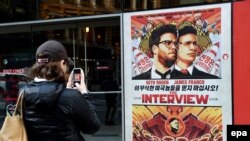 تصمیم سونی پیکچرز به اکران فیلم «مصاحبه» باعث حمله اینترنتی به این شرکت و هک اسناد و ای‌میل‌های آن شده است.