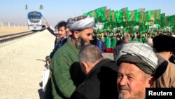 Türkmenistany Owganystan bilen birleşdirýän täze demir ýoluň açylyş dabarasy, Akina, 28-nji noýabr, 2016. 