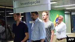 Ամերիկացի լողորդները դուրս են գալիս ոստիկանական բաժանմունքից, Ռիո դե Ժանեյրո, 18-ը օգոստոսի, 2016 թ․