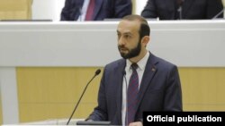 Спикер парламента Армении Арарат Мирзоян выступает на пленарном заседании Совета Федерации Федерального собрания РФ, Москва, 27 февракля 2019 г.