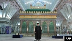 ابراهیم رئیسی در حال سخنرانی در آرامگاه آیت‌الله خمینی