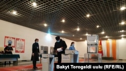 Кезексиз президенттик шайлоо жана мамлекеттик башкаруу формасын аныктоочу референдум учуру. 