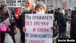 Оьрсийчоь – Дешан маршонна тIехIоьттина митингехь лаьтташ ю хIара зуда. Москох, 22Лахь2014
