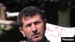 Վոլոդյա Ավետիսյանը Ազատության հրապարակում: Հունիս, 2013թ. 