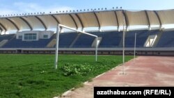 "Abadan" stadionynyň futbol meýdançasy.