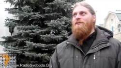 Янукович не ховається в монастирі на Донеччині – священики