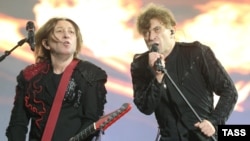 Aleksandr Uman (left) and Igor Bortnik of Bi-2 perform at the Nashestvie open-air music festival in July 2019.
