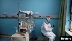 Բուժքույրը ինֆեկցիոն հիվանդանոցում, Ուհան, Հուբեի նահանգ, Չինաստան, 16 մարտի, 202.թ. 