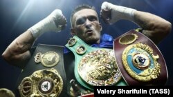 Усик захистив свої чемпіонські пояси за версіями WBC, WBA, WBO, IBF та титул журналу The Ring