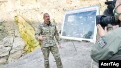 Президент Азербайджана Ильхам Алиев в ходе посещения Кельбаджарского и Лачинского районов, 16 августа 2021 г.