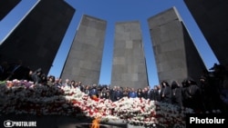 Armenia - An official ceremony at the Tsitsernakabert memorial in Yerevan marking the 99th anniversary of the Armenian genocide in Ottoman Turkey, 24Apr2014.