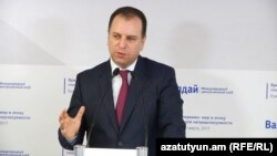 Armenia - Defense Minister Vigen Sargsyan speaks at a meeting of Russia's Valdai International Discussion Club, Yerevan, 11 March 2017. 