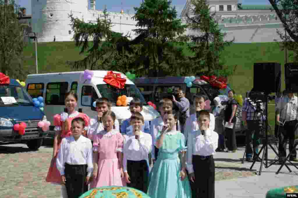 Русиянең "1 канал" вәкилләре катнашында узган "Без булдырабыз!" хәйрия акциясе