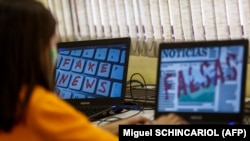 Студент Бразилиядагы жыйында отурат. 21-июнь, 2018-жыл. Сан-Паулу шаары.  

