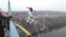 У Запоріжжі казкові герої стрибали з мосту (відео)