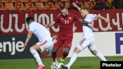 Эпизод футбольного матча Армения-Румыния в Ереване, 31 марта 2021 г.