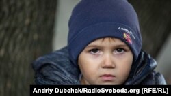 Жора, 4 роки. Живе поруч із лінією фронту в селищі Золоте-4. Потенційно після відведення військ може стати мешканцем «сірої зони» Photo: Andriy Dubchak / RadioSvoboda.Org (RFE/RL)
