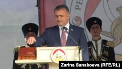 Джульетто Кьеза намерен попробовать пригласить президента Южной Осетии в Брюссель, чтобы он выступил в Европарламенте и рассказал о своей республике, ее истории и народе