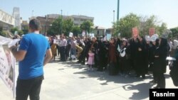 تجمع در برابر مجلس شورای اسلامی